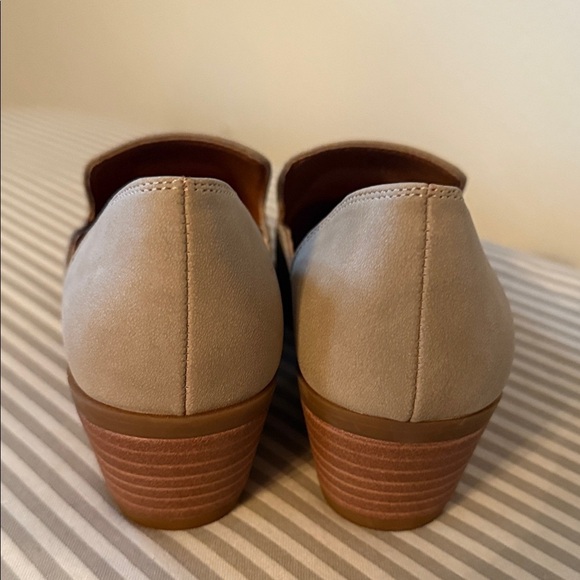 Lucky Brand Mahzan Chop-out Pointed Toe Leather Loafers Side  Lucky Brand Mahzan Chop-out Pointed Toe Booties